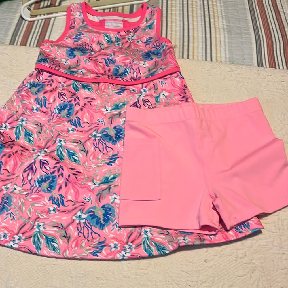 Tommy Bahama girls dress size 6 dress with matching shorts.